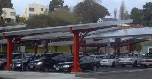 Solar panels in Santa Cruz. Hilltromper photo. 