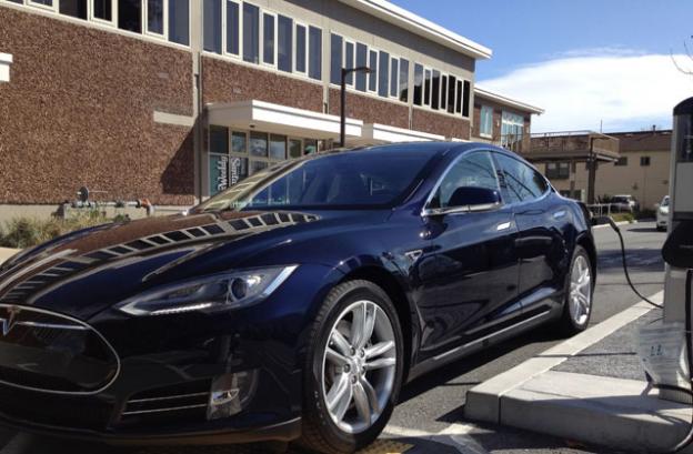 Tesla charging at Cruzio. Hilltromper Photo. 