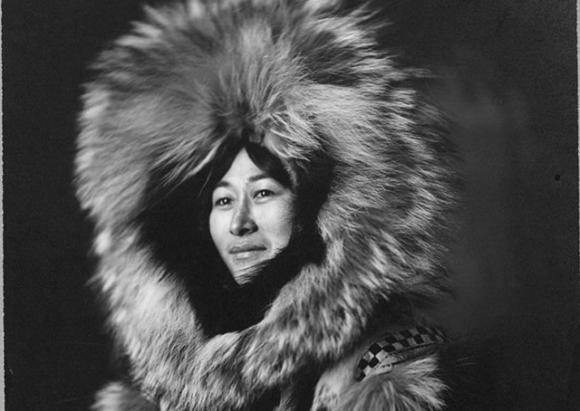 Fur was fine in 1915, but we're glad there are sleeker options for the modern woman who chooses to brave the elements. Library of Congress photo.